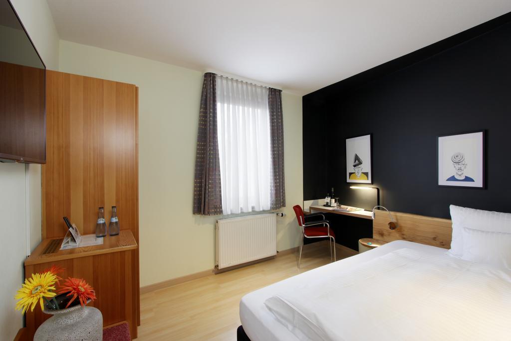 Hotel Restaurant Reichsadler Buchen  Bagian luar foto